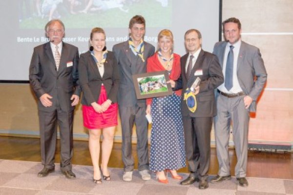 STS România, premiat pentru salvarea cercetaşilor belgieni din Munţii Zarandului